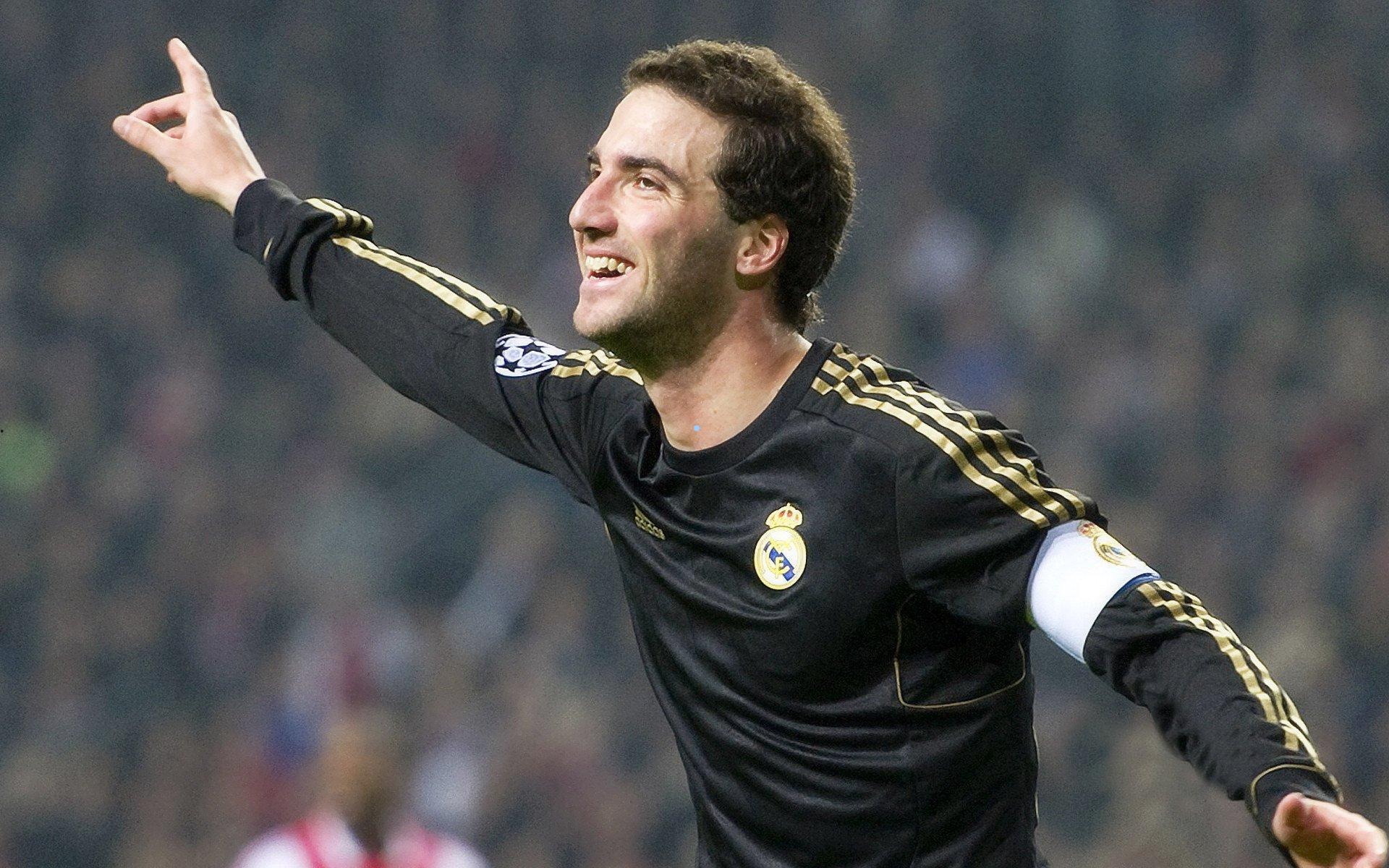 【足彩网公司】雷迪克教练组确认，里夫斯休赛期特训成果显著，3V3对抗展现核心竞技状态